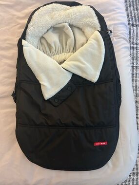 Skip Hop Black Footmuff with Cream Sherpa Lining